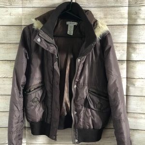 Brow puffer jacket with fur